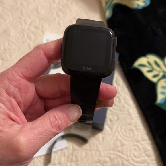 Fitbit Versa  black - Picture 2 of 5